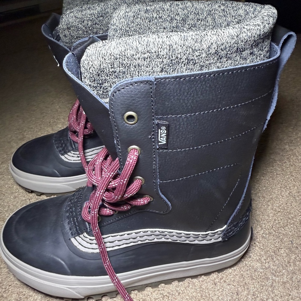 Vans Women's MTE Standard Waterproof Boots NEW! 7.5 Womens or Boys 6